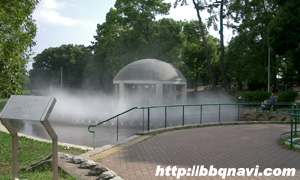 服部緑地 ちかくの森付近の噴水