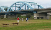 多摩川河川敷　丸小橋