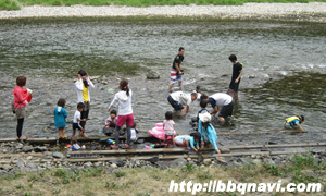 リバーサイド園　川遊び